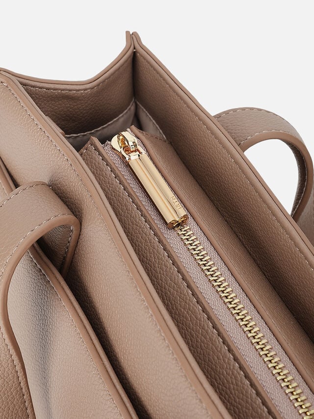 Olivia Handheld - Mocha Mousse